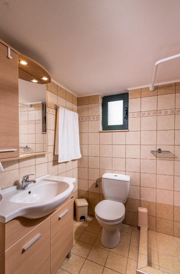 Vrisanos Lägenhet Pitsidia Exteriör bild